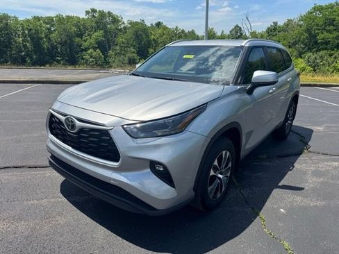 Certified 2025 Toyota Highlander XLE AWD/4WD image 7
