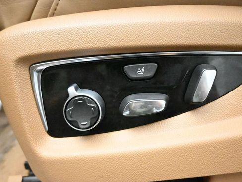 Used 2016 Cadillac Escalade Platinum AWD/4WD image 10