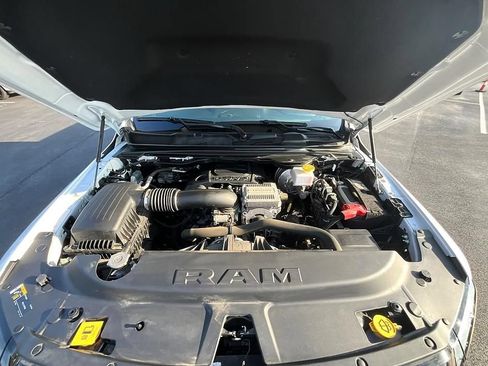 Used 2024 RAM 1500 Laramie AWD/4WD image 3