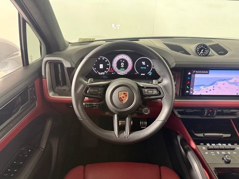 Used 2024 Porsche Cayenne Turbo AWD/4WD image 16