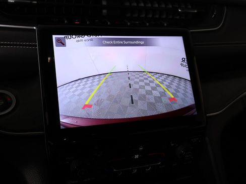 Used 2024 Jeep Grand Cherokee Limited w/ Black Appearance Package image 6