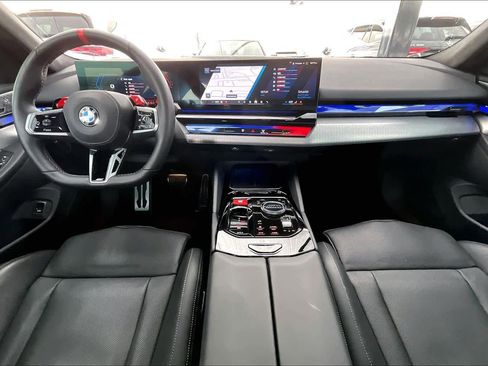 Certified 2025 BMW M5 w/ Executive Package image 29