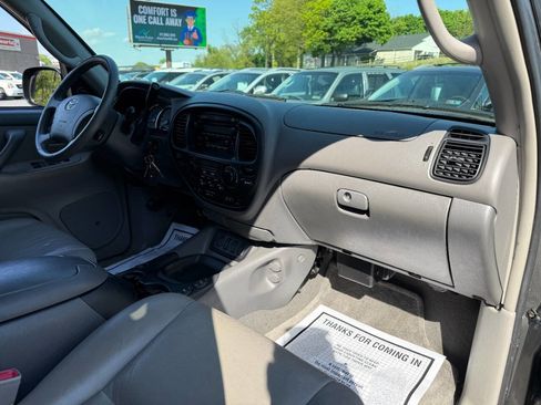 Used 2005 Toyota Sequoia SR5 AWD/4WD image 43
