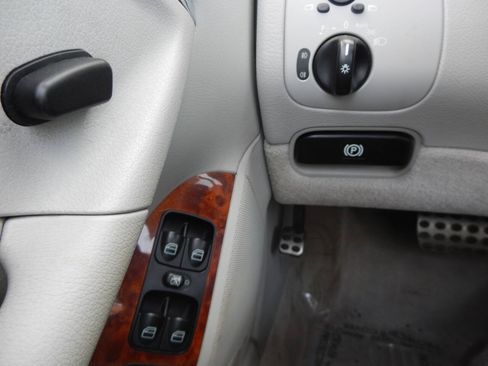 Used 2005 Mercedes-Benz CLK 320 Cabriolet image 37
