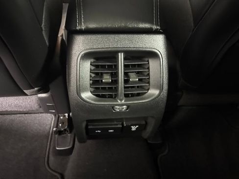 Used 2019 Jeep Cherokee Limited AWD/4WD image 28