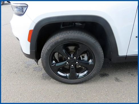 Used 2023 Jeep Grand Cherokee L Laredo AWD/4WD image 4
