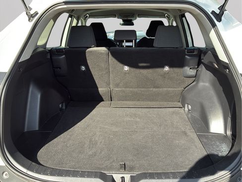 Used 2022 Toyota RAV4 LE FWD image 10