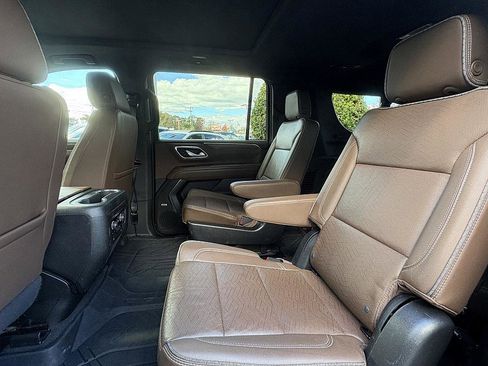 Used 2022 Chevrolet Suburban High Country image 10