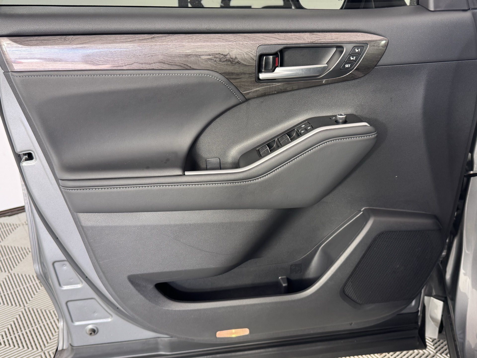 New 2026 Toyota Highlander Limited AWD/4WD image 13