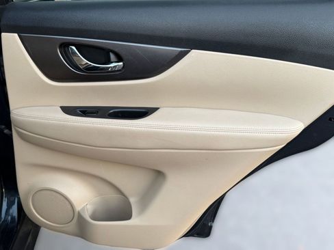 Used 2016 Nissan Rogue SV image 22