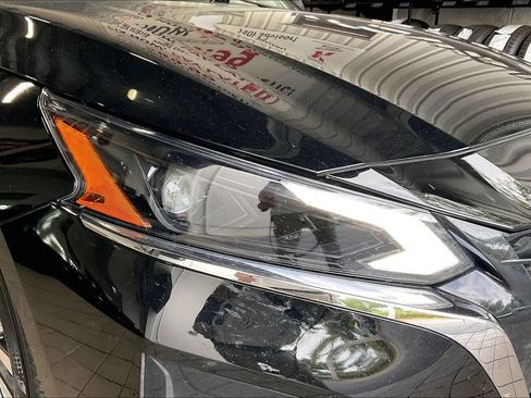 Used 2025 Nissan Altima 2.5 SV FWD image 24