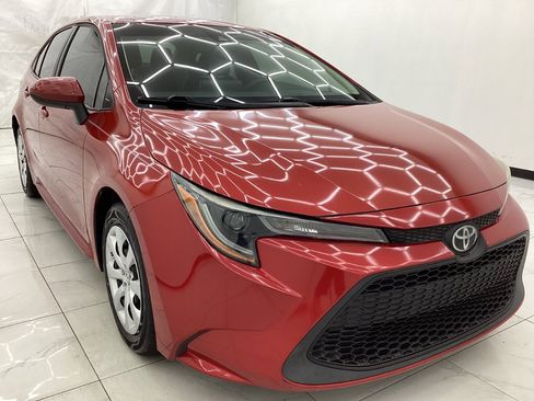 Used 2021 Toyota Corolla LE FWD image 3