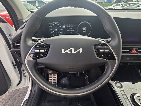Certified 2023 Kia Niro Wave w/ Wave Preserve Package FWD image 18
