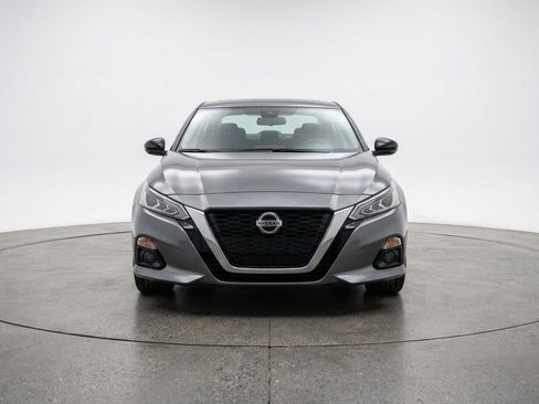 Used 2025 Nissan Altima 2.5 SV FWD image 2