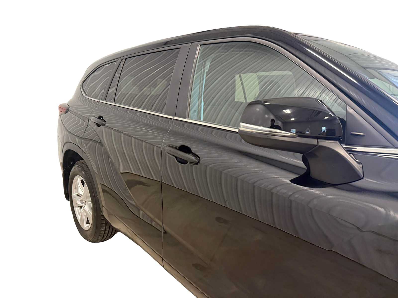 Used 2024 Toyota Highlander LE AWD/4WD image 11