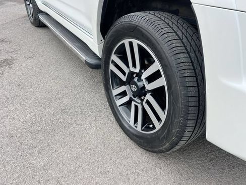 Used 2018 Toyota 4Runner Limited AWD/4WD image 32
