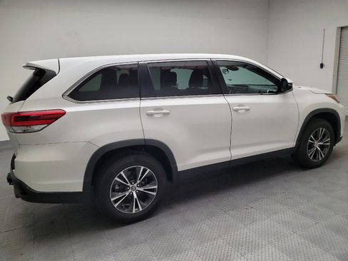 Used 2019 Toyota Highlander LE FWD image 10