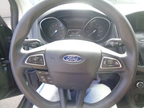 Used 2015 Ford Focus SE image 17