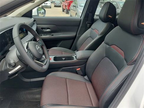 New 2025 Nissan Kicks SR w/ SR Premium Package image 5