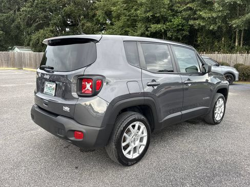 Used 2023 Jeep Renegade Latitude AWD/4WD image 5