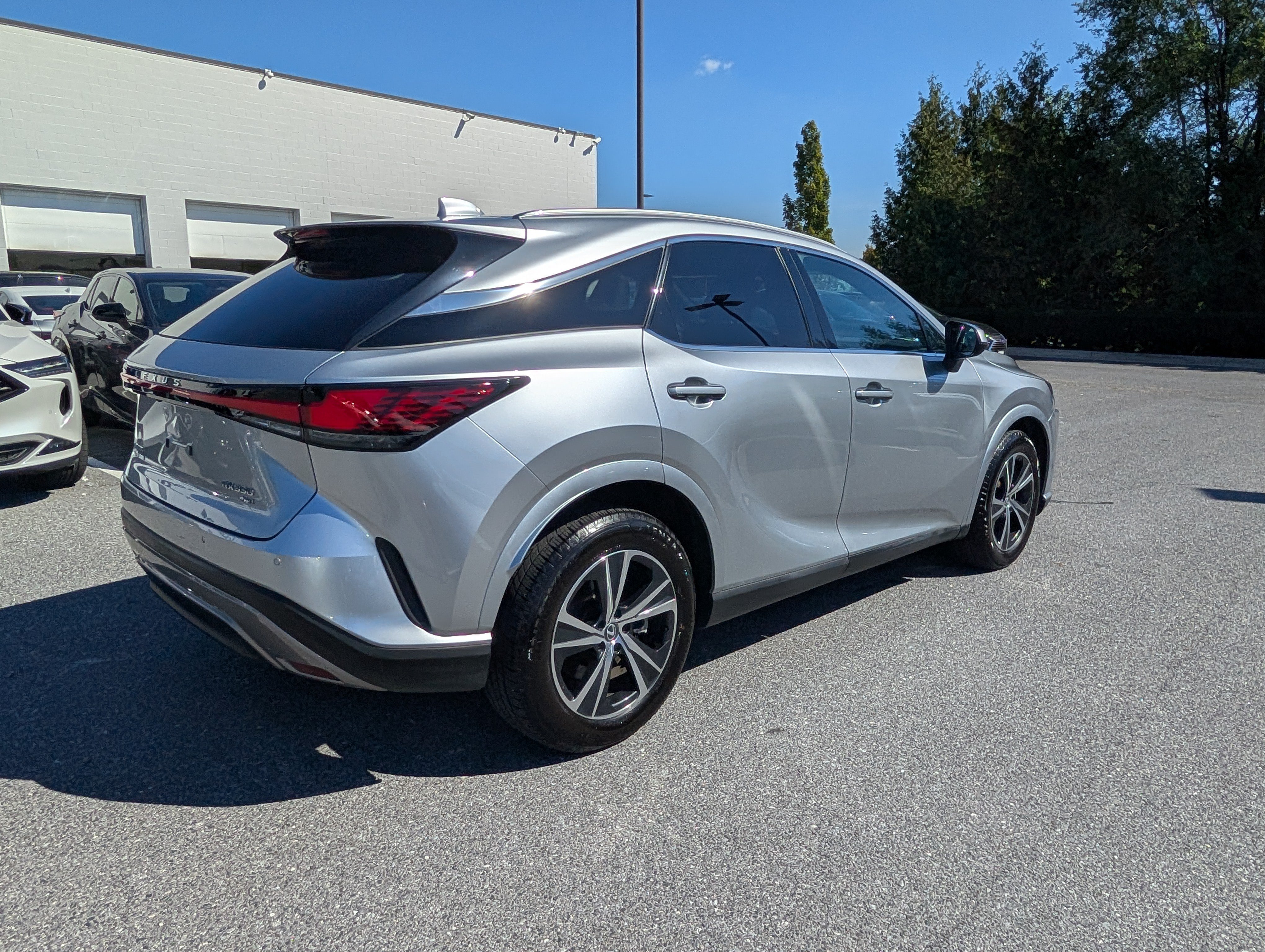 Used 2024 Lexus RX 350 Premium w/ Cold Area Package AWD/4WD image 3