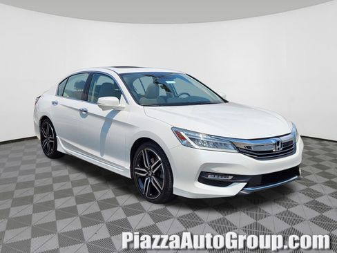 Used 2017 Honda Accord Touring image 1