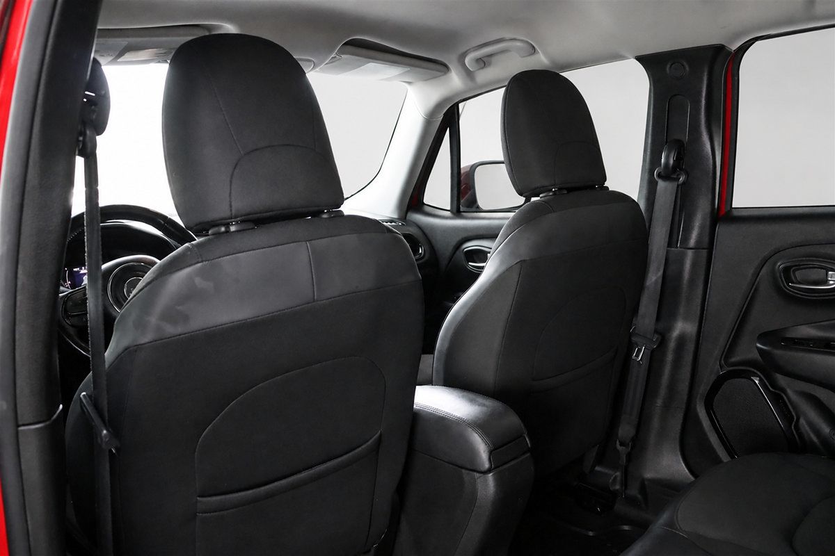 Used 2017 Jeep Renegade Altitude FWD image 18