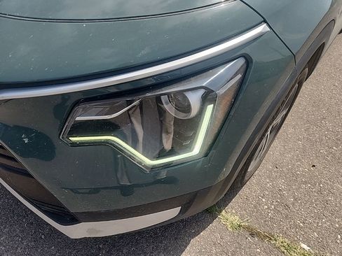 Used 2023 Kia Niro EX FWD image 6