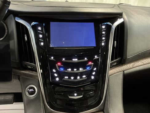 Used 2016 Cadillac Escalade ESV Luxury image 11