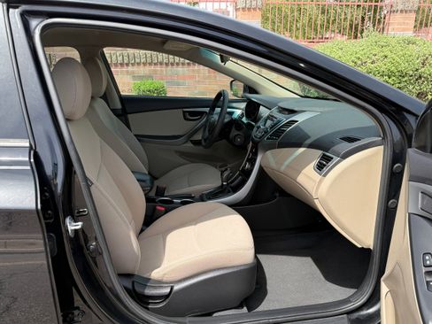 Used 2016 Hyundai Elantra SE FWD image 11