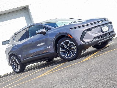 New 2026 Chevrolet Equinox EV LT image 3