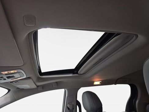 Certified 2023 Toyota Sienna XLE image 25