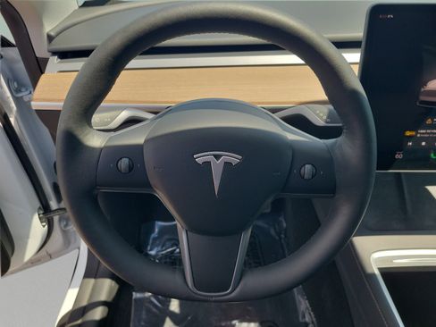 Used 2024 Tesla Model Y Long Range RWD image 9