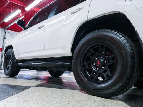 Used 2022 Toyota 4Runner SR5 Premium w/ Moonroof Package RWD image 39