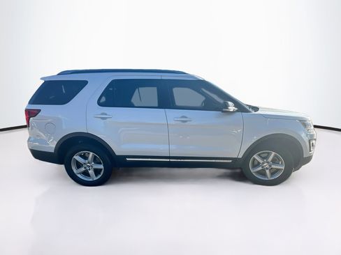 Used 2016 Ford Explorer XLT w/ Equipment Group 202A AWD/4WD image 10