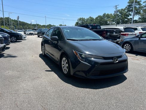Used 2025 Toyota Corolla LE FWD image 6