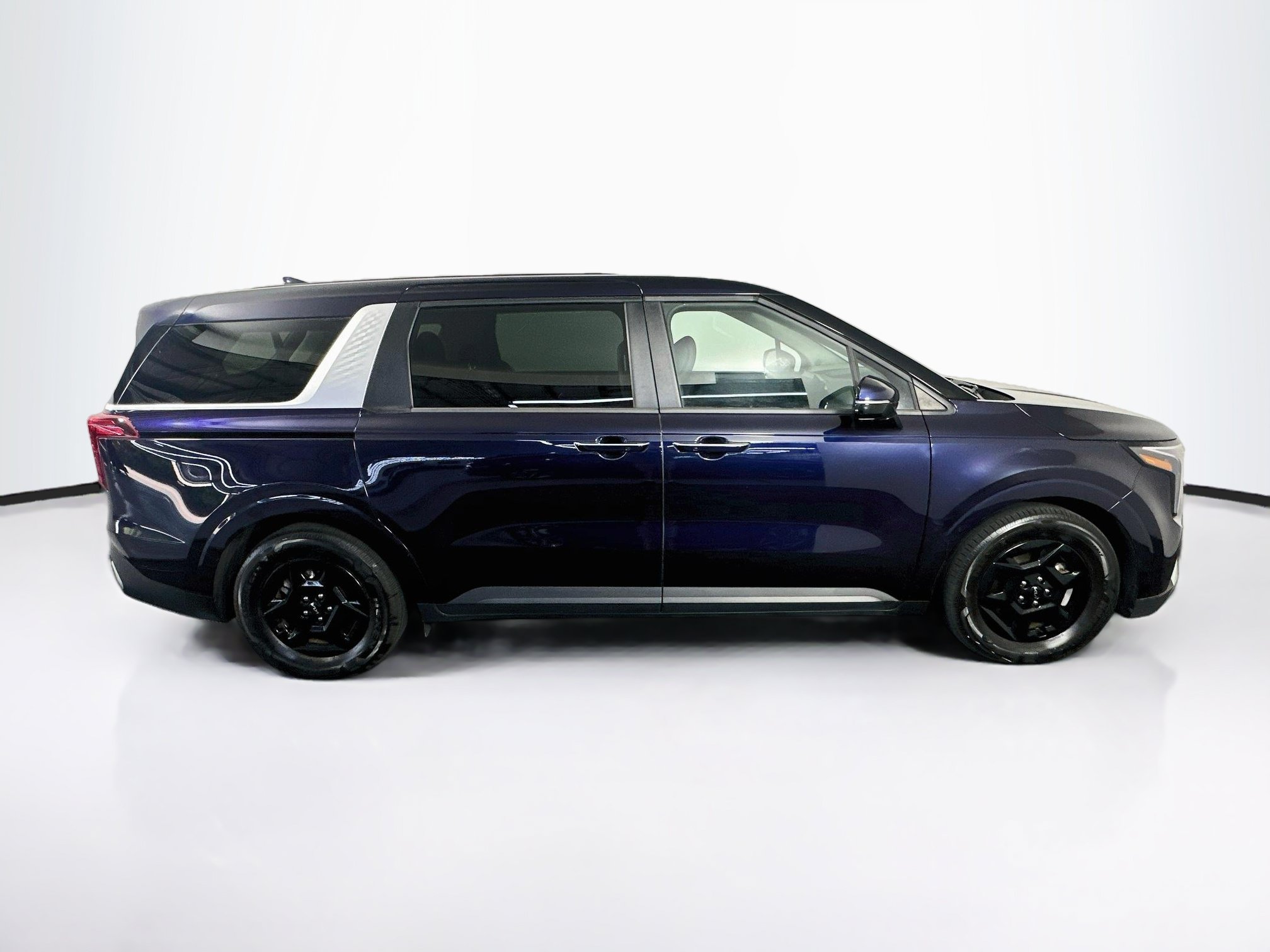 Used 2025 Kia Carnival FWD image 10