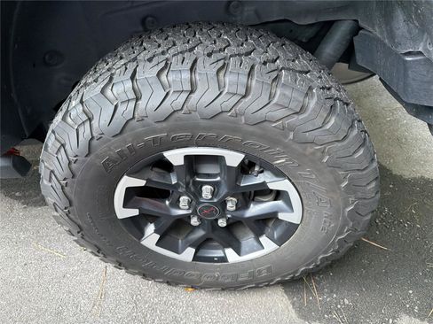 Used 2025 Jeep Wrangler Unlimited Rubicon AWD/4WD image 10