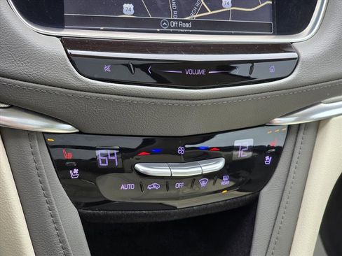 Used 2017 Cadillac XT5 Premium Luxury w/ Driver Assist Package image 18