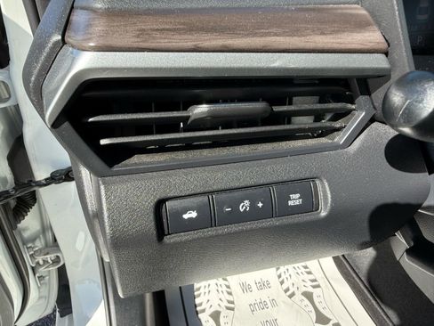 Used 2024 Nissan Altima 2.5 SV image 13