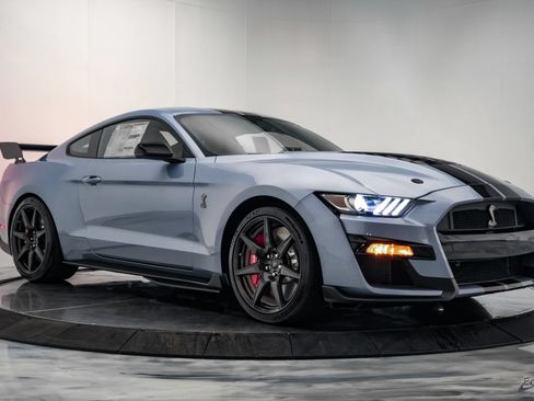 Used 2022 Ford Mustang Shelby GT500 w/ Carbon Fiber Track Pack RWD image 21