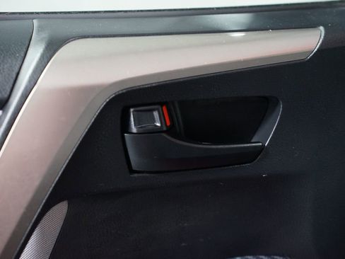 Used 2014 Toyota RAV4 LE FWD image 27