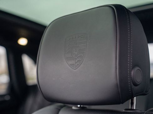 Certified 2025 Porsche Macan image 13