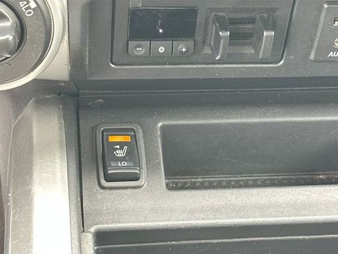 Used 2017 Nissan Titan SV image 20