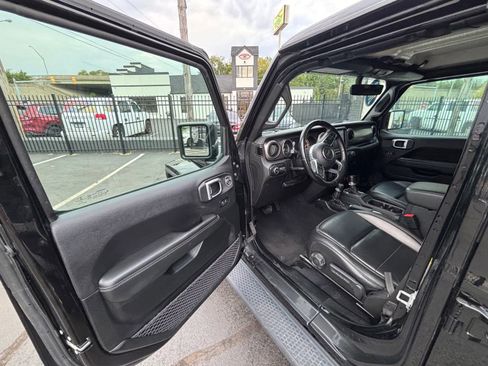 Used 2020 Jeep Wrangler Unlimited Sahara AWD/4WD image 21