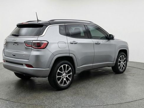 Used 2025 Jeep Compass Trailhawk AWD/4WD image 9