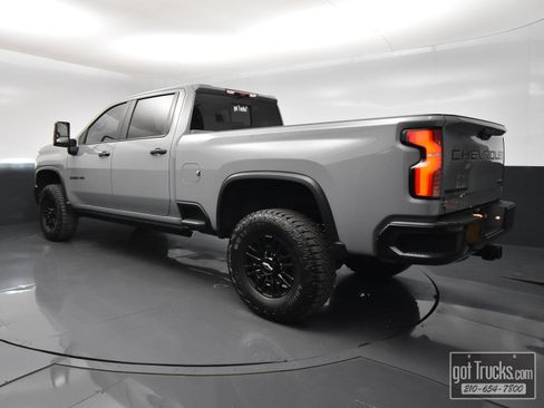 Used 2025 Chevrolet Silverado 2500 ZR2 w/ Technology Package AWD/4WD image 5
