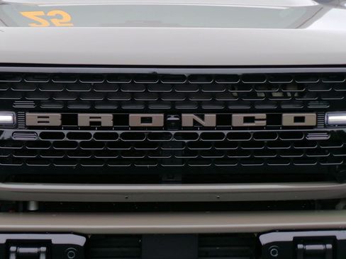 Used 2025 Ford Bronco Badlands AWD/4WD image 24