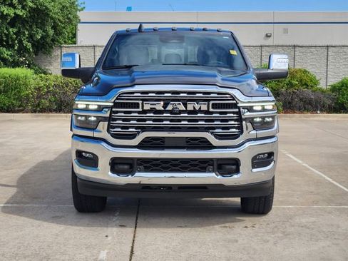 Used 2025 RAM 2500 Limited AWD/4WD image 2