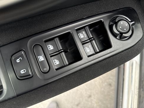 Used 2020 Jeep Renegade Latitude w/ Cold Weather Group AWD/4WD image 16
